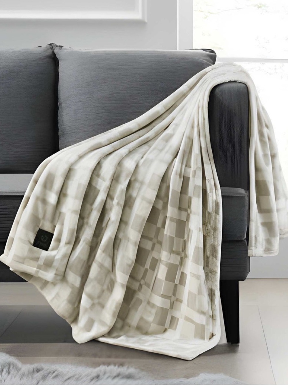 Brookstone Cozy Heated Printed Plush Throw - 50” x 60” - Chic Plaid